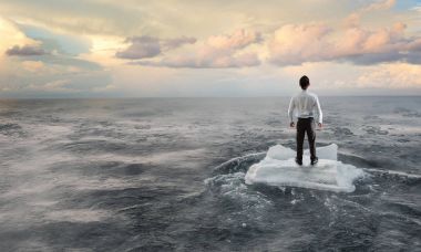 Yüzen buz kütlesi buz denizde sörf