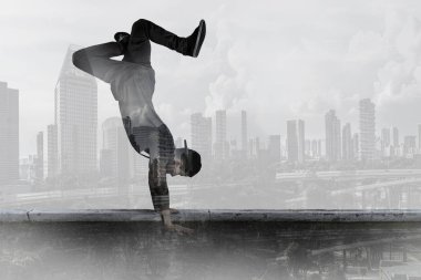 B-boy bazı performans taşır. Karışık teknik