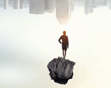 Her zaman başka bir tarafı olduğunu