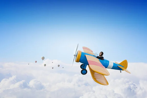 Mujer en avión retro. Medios mixtos — Foto de Stock