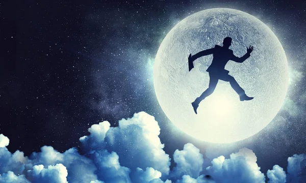 Omul și luna plină — Fotografie, imagine de stoc