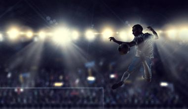 Eylem futbol oyuncusu. Karışık teknik