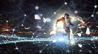 Sanal gerçeklik yaşıyor. Karışık teknik