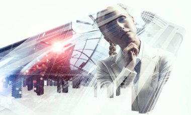 düşünceli iş kadını