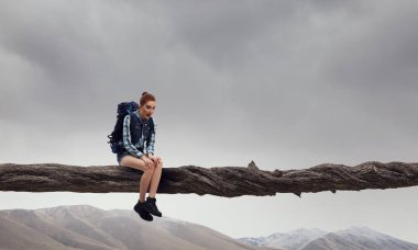 Genç ve güzel yolcu. Karışık teknik