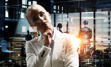 Düşünceli Bayan patron