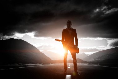 Gitar rock adam. Karışık teknik