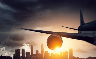 Uçağı yüksek gökyüzü