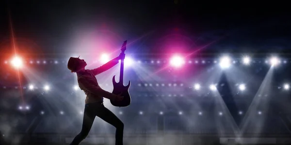 Рок-девушка с гитарой. Смешанные медиа — стоковое фото