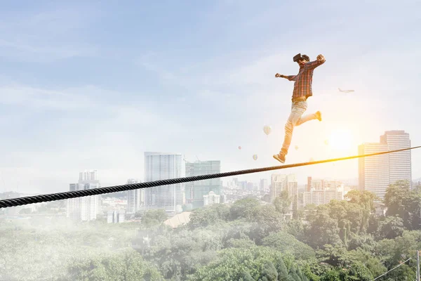 Mutiger und risikoreicher Typ. Gemischte Medien — Stockfoto