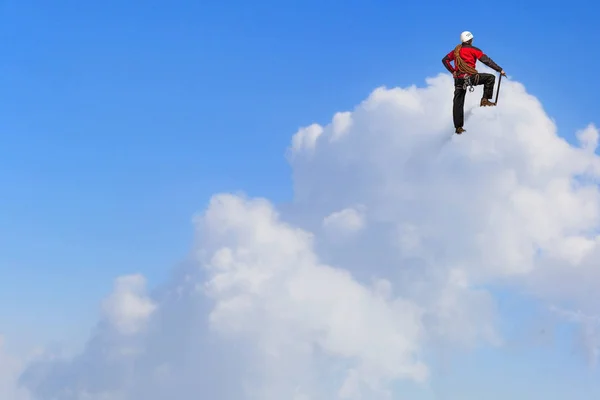 La escalada extrema es su adrenalina. Medios mixtos —  Fotos de Stock