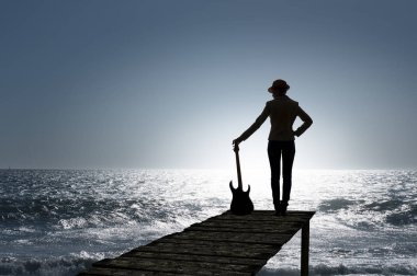 Rock gitar kızla. Karışık teknik