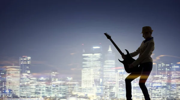 Rock tjej med gitarr. Mixed media — Stockfoto