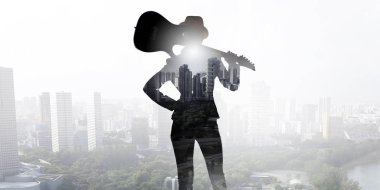 Rock gitar kızla. Karışık teknik