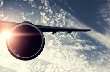 Uçağı yüksek gökyüzü