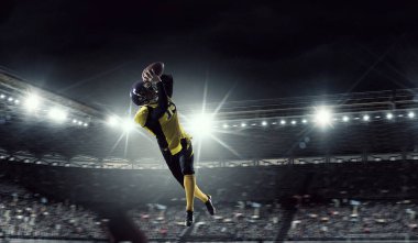 Merkezi oyuncu topu elinde. Karışık teknik