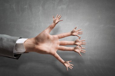 Parmak hareketleri gösteren .