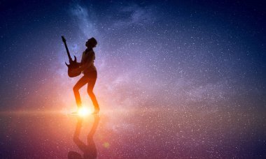 Rock gitar kızla. Karışık teknik