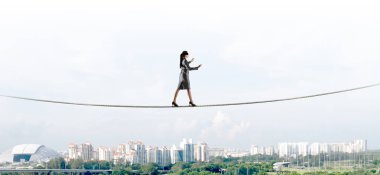 Riskli adımları yapmak kadar cesur. Karışık teknik