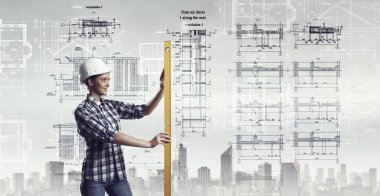 Önlemler alan Oluşturucusu kadın. Karışık teknik