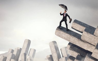 Şemsiye ile zarif bankacı. Karışık teknik