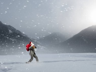 Santa acele. Karışık teknik