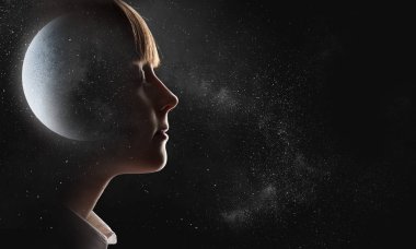 Parlak fikirler kafasının içinde. Karışık teknik