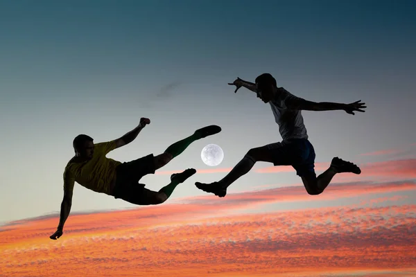 Siluetas de dos futbolistas — Foto de Stock