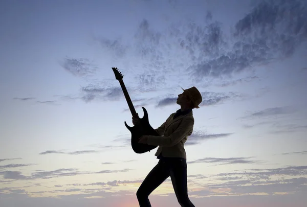 Rockgirl mit Gitarre. Gemischte Medien — Stockfoto