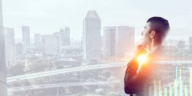 Önde olduğunu düşünüyor. Karışık teknik