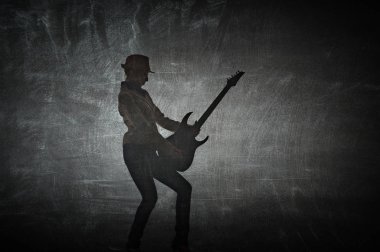 Rock gitar kızla. Karışık teknik