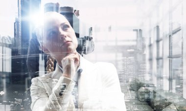 dalgın iş kadını