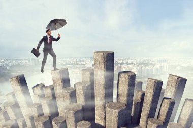 Şemsiye ile zarif bankacı. Karışık teknik