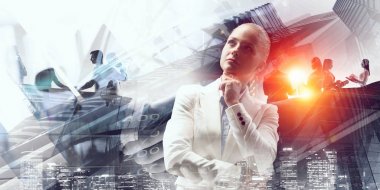 Düşünceli Bayan patron