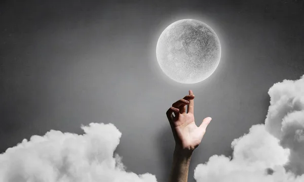 Lua na mão — Fotografia de Stock