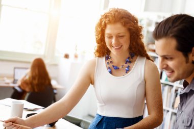 Ofisteki iki genç mimar