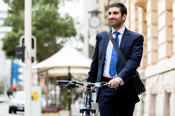 Bisikletli genç işadamları