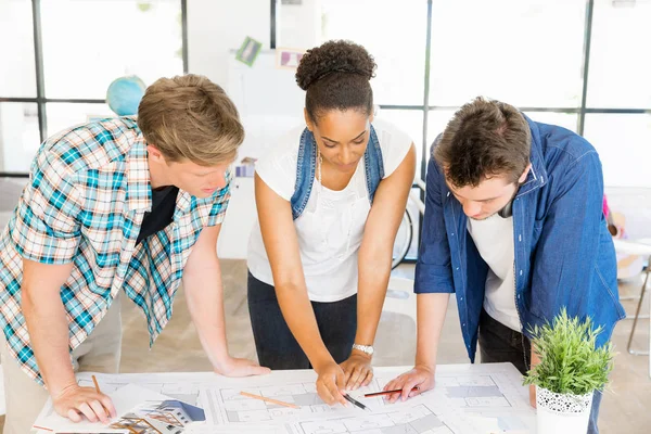 Young office workers or students as a team — Stock Photo, Image