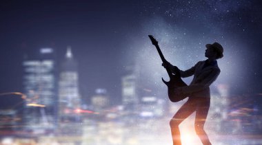 Rock gitar kızla. Karışık teknik