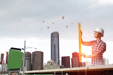 Önlemler alan Oluşturucusu kadın. Karışık teknik