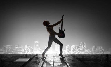 Rock gitar kızla. Karışık teknik