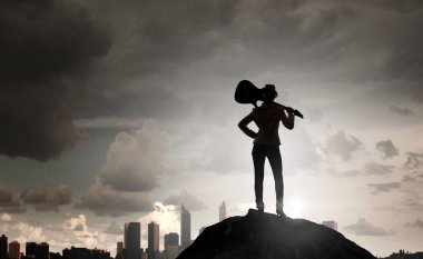 Rock gitar kızla. Karışık teknik