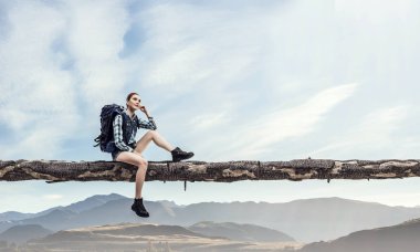 Genç ve güzel yolcu. Karışık teknik