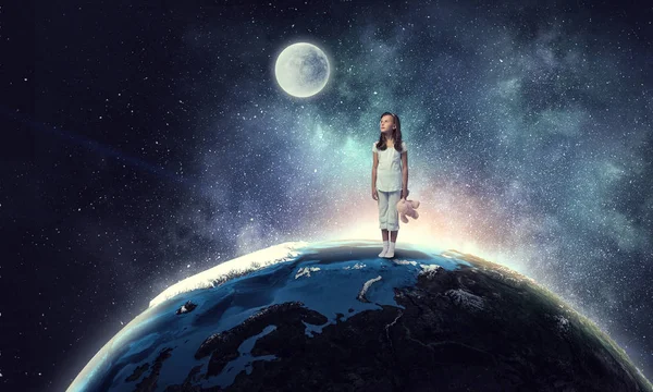 Bu koca dünyada yalnız hissediyorum. Karışık teknik