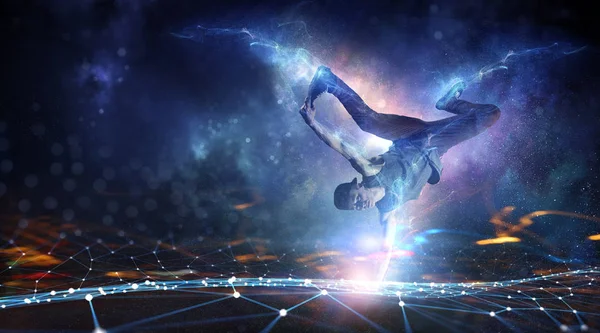 B-boy bazı performans taşır. Karışık teknik