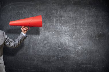 Burada herkes dinlesin