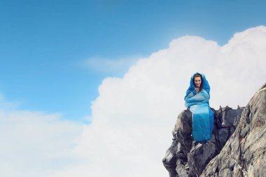 Kız turistik dinlenme. Karışık teknik