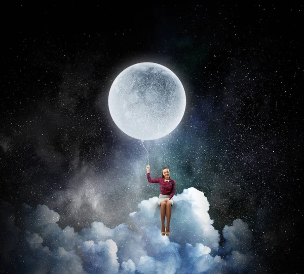 Frau auf Wolke sieben. Gemischte Medien — Stockfoto