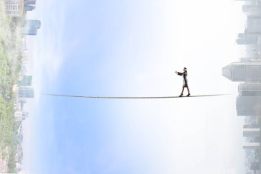 Riskli adımları yapmak kadar cesur. Karışık teknik