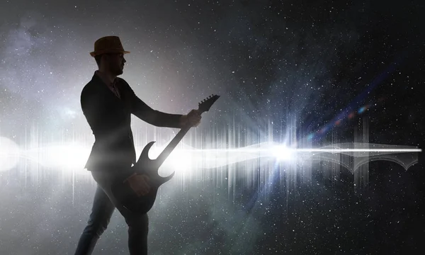 Rock facet z gitara. Techniki mieszane — Zdjęcie stockowe
